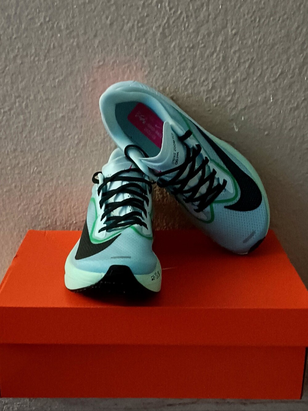 Nike Zoom Fly 6 Glacier Ice/Black Hyper Rose M size 7.5 W size 9 Never worn.